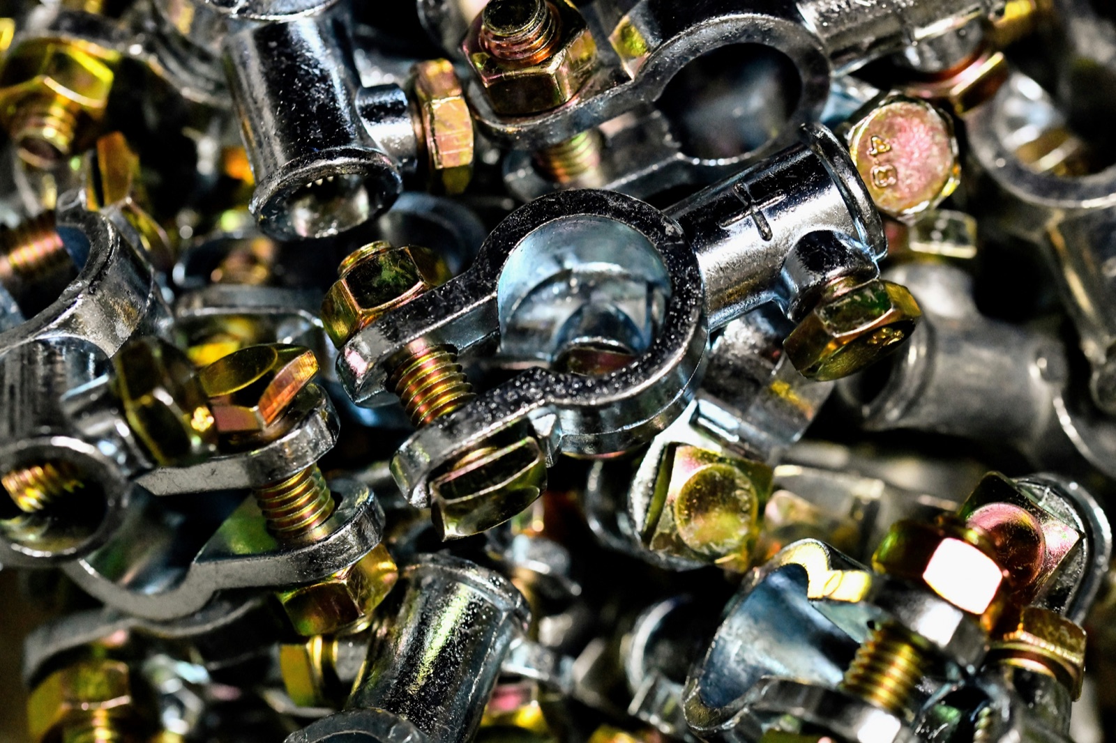 Pile of metal objects stacked for Epo-Weld™ UHTC ultra high temperature coating high-throughput lamp manufacturing