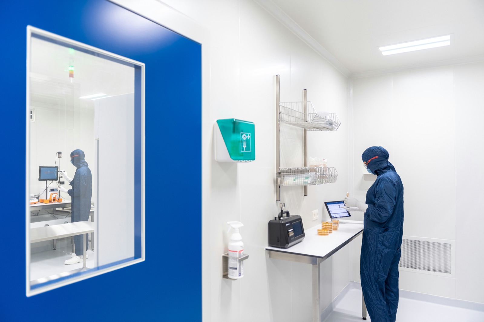 Medical device precision assembly for Incure LGT-Series™ lightguide terminator medical device manufacturing