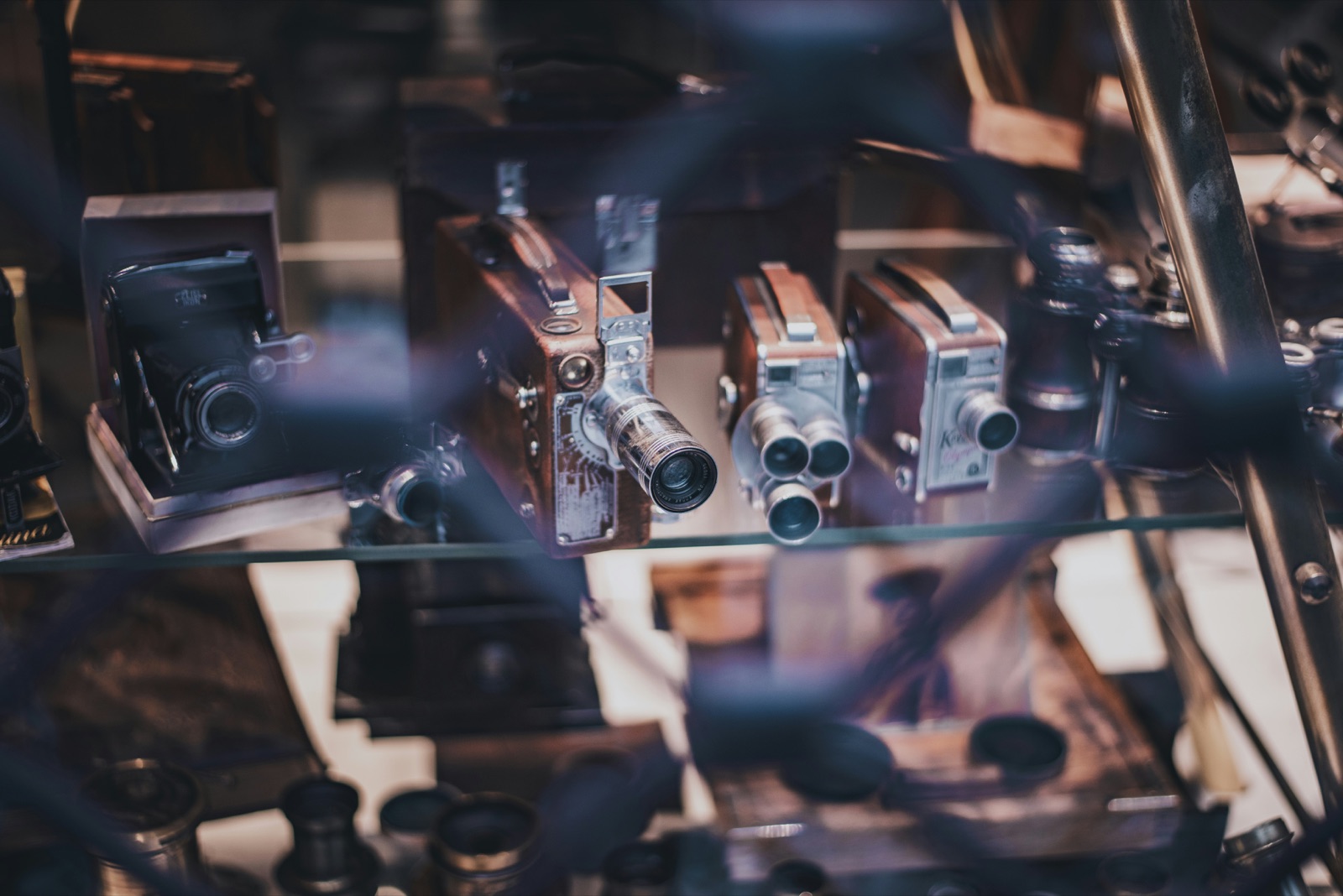 Precision optical manufacturing assembly for Incure W-Series™ water-cooled UV LED optical component bonding